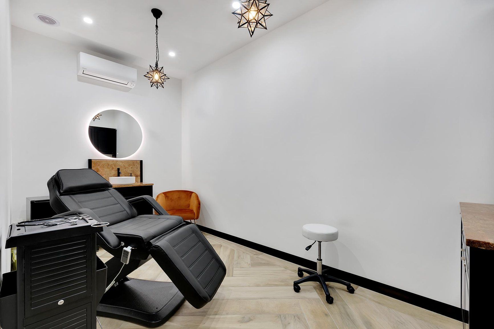 Freedom Suites Tattoo Suite interior, view 1
